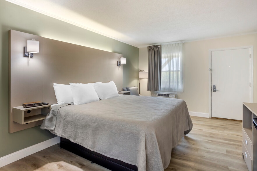 More Photos Of 170 Eastbrook Rd, Smoketown Hotel For Sale