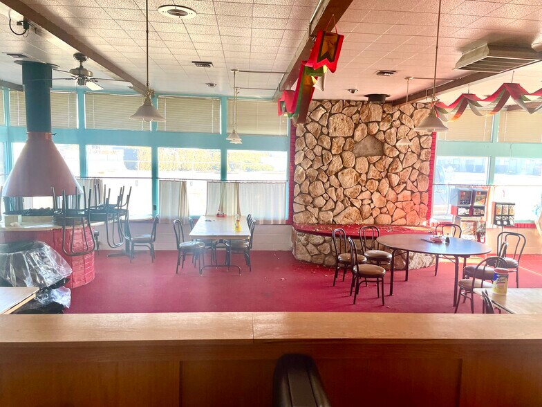 More Photos Of 918 W Wine Country Rd, Grandview Restaurant For Sale