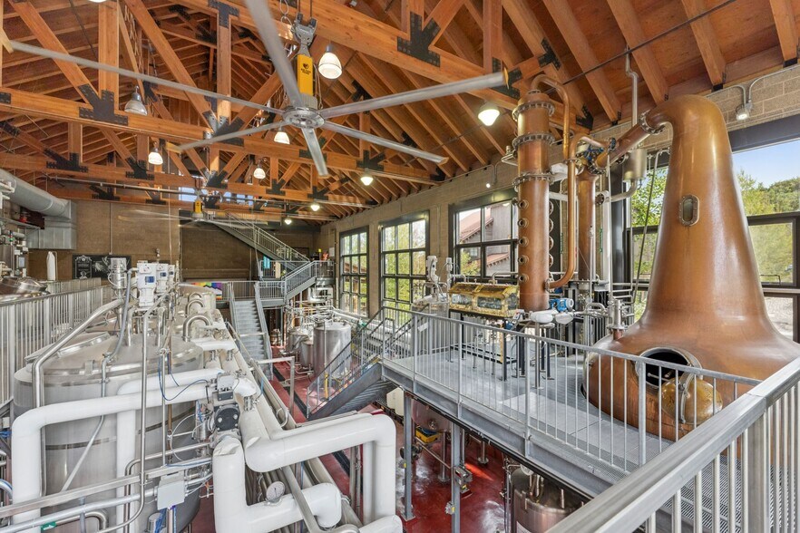 More Photos Of 27649 Old Lincoln Highway, Wanship Freestanding For Sale