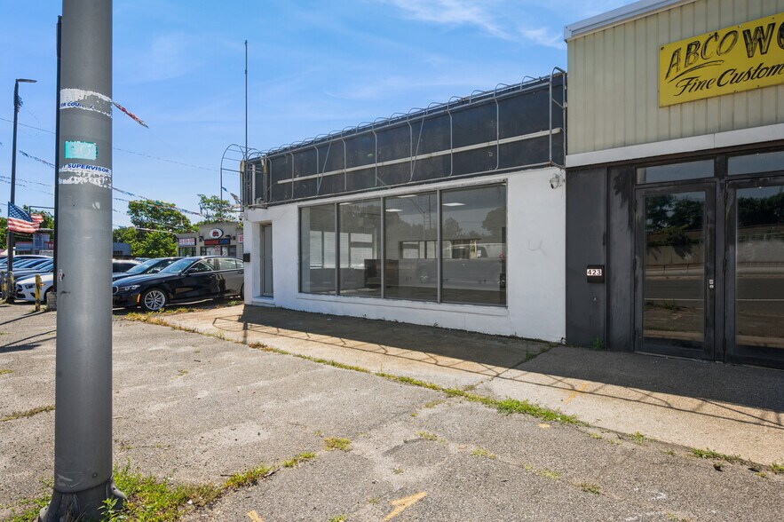 More Photos Of 2846 Sunrise Hwy, Bellmore General Retail For Sale