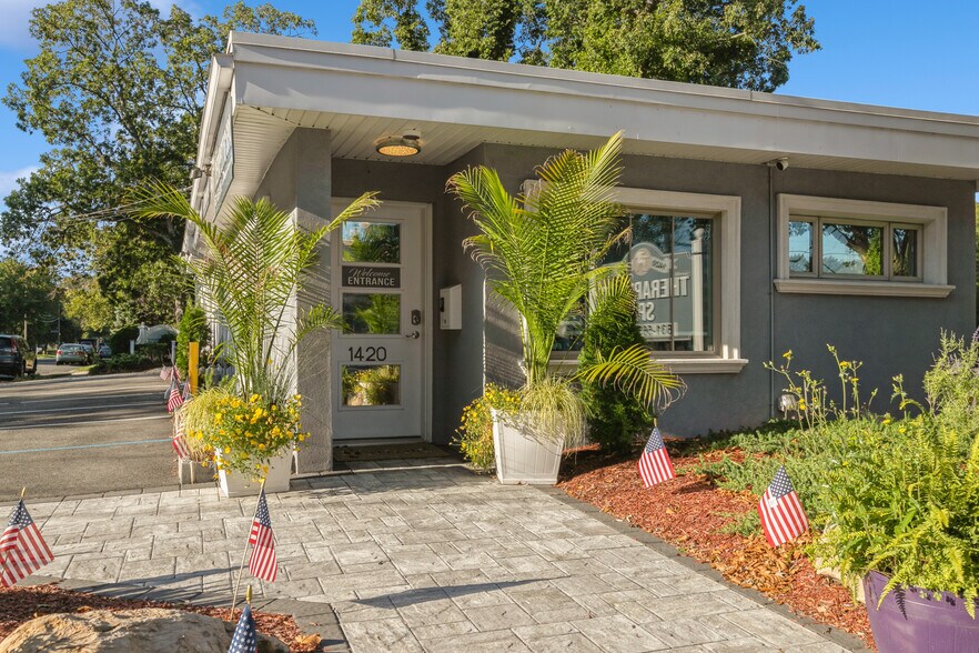 More Photos Of 1420 Montauk Hwy, Oakdale Medical For Lease