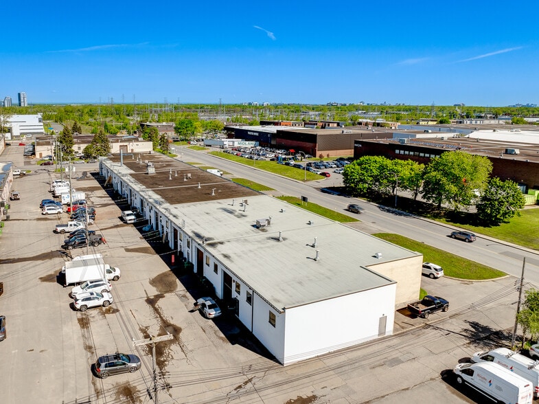 More Photos Of 2970-3090 Rue Brabant-Marineau, Montréal Warehouse For Lease