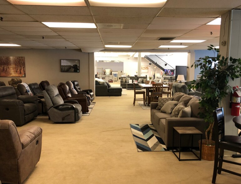 More Photos Of 120-132 S Moore St, Sanford Storefront For Lease