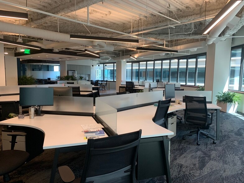 More Photos Of 100 S 5th St, Minneapolis Office For Lease