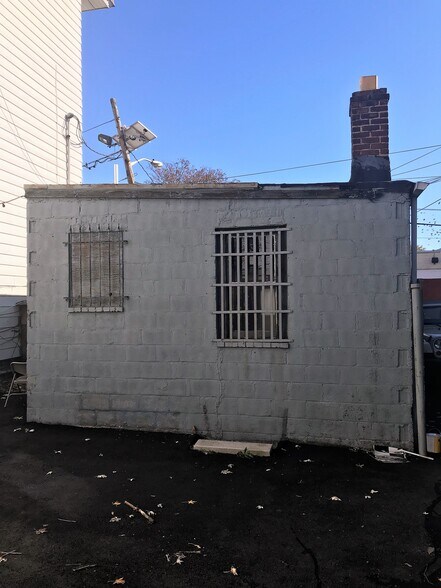 More Photos Of 157 Smith St, Newark Storefront Retail Office For Sale