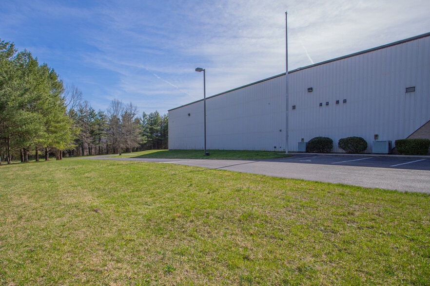 More Photos Of 80 American Wy, Natural Bridge Station Industrial For Lease