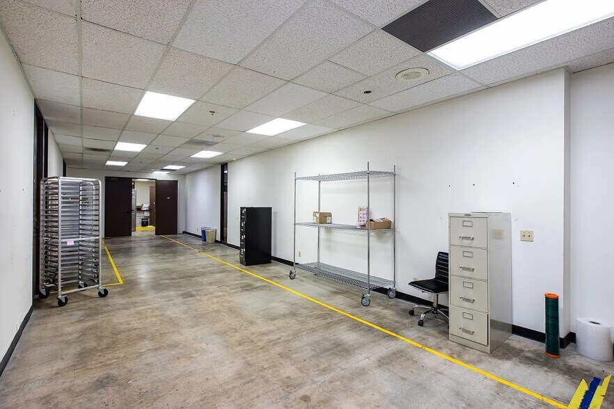 More Photos Of 20500 Nordhoff St, Chatsworth Research And Development For Sale