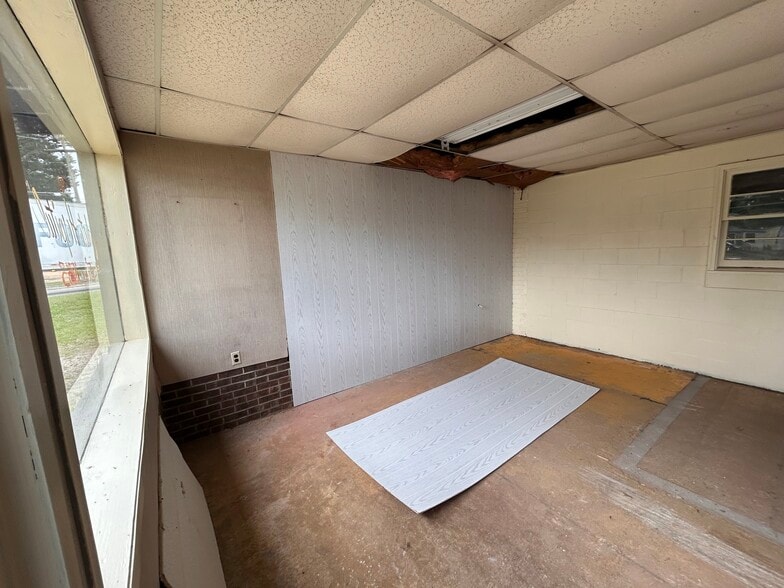 More Photos Of 27348 NC Highway 125, Scotland Neck Auto Repair For Sale