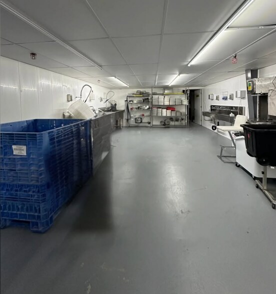 More Photos Of 7095 W 3500 S, Salt Lake City Service For Lease