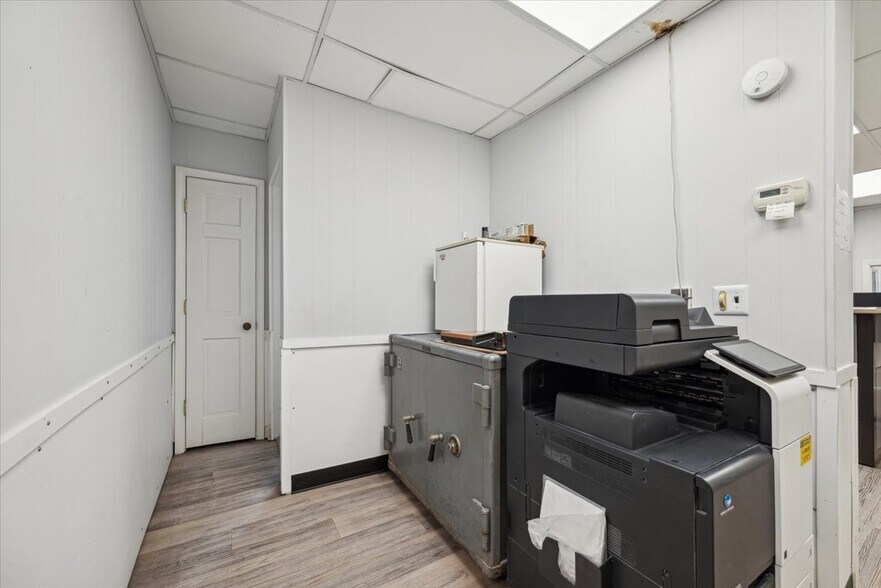 More Photos Of 337 Warren Ave, Stirling Industrial For Sale