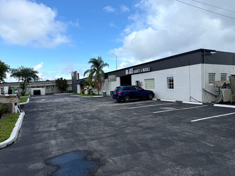 More Photos Of 1815 10th Ave N, Lake Worth Beach Warehouse For Lease