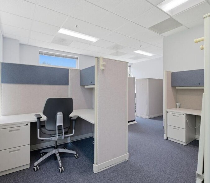 More Photos Of 21351 Gentry Dr, Sterling Office For Sale