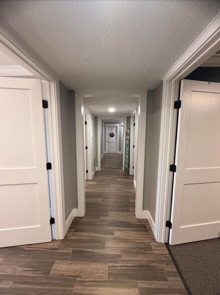 More Photos Of 1260 N Main St, Vidor Office For Sale