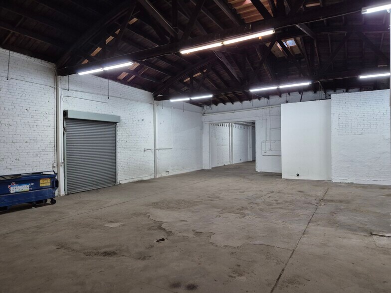 More Photos Of 6080 S Hoover St, Los Angeles Unknown For Lease