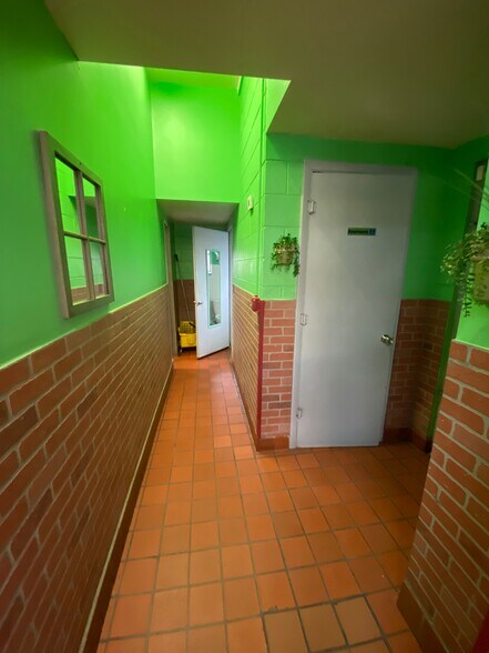 More Photos Of 930 W Illinois Ave, Aurora Freestanding For Sale