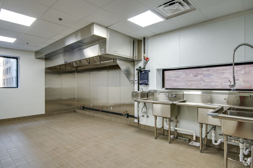 More Photos Of 733-737 N Milwaukee St, Milwaukee Restaurant For Lease