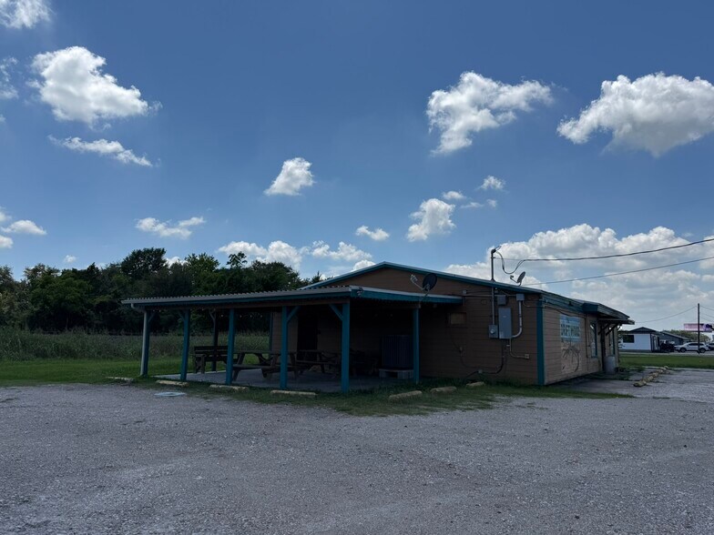 More Photos Of 12605 Highway 6, Santa Fe Bar For Sale