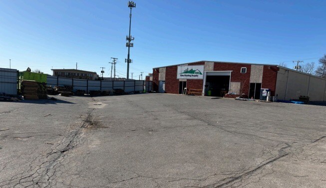 More Photos Of 7616-7618 Wedd St, Overland Park Warehouse For Lease