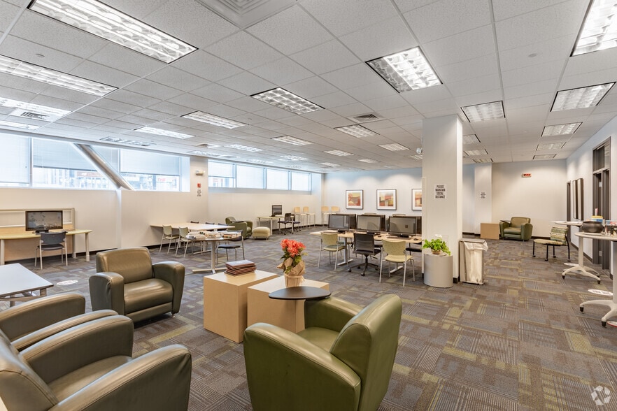 More Photos Of 211 Fulton St, Peoria Office For Lease