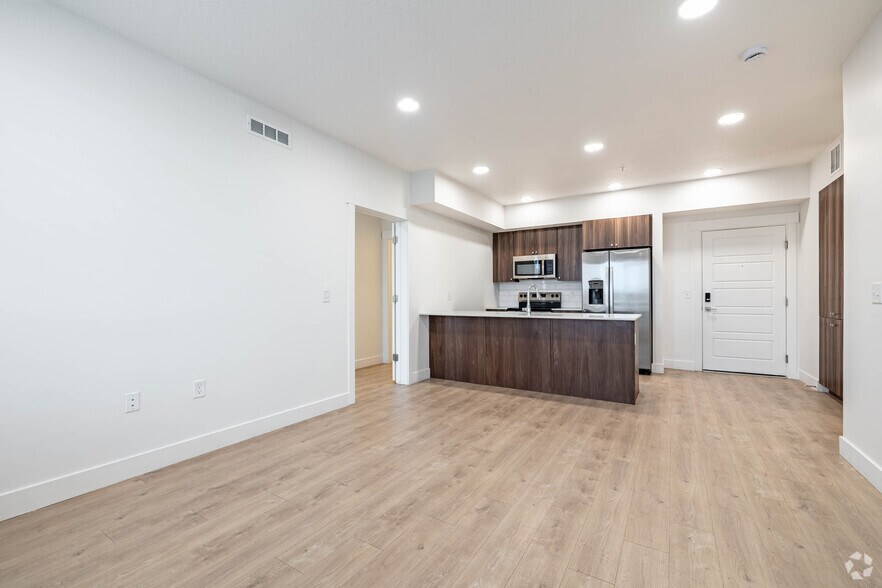 More Photos Of 1925 W North Temple, Salt Lake City Apartments For Lease