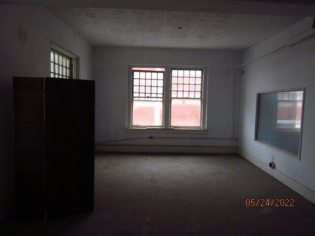 More Photos Of 301 N Washington St, Ardmore Distribution For Sale