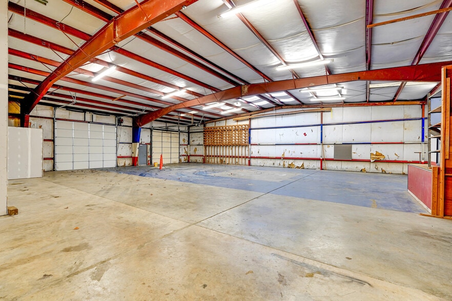 More Photos Of 670 Cambridge St, Fredericksburg Warehouse For Lease