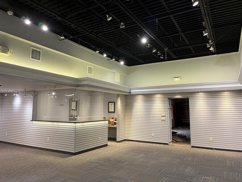 More Photos Of 160 Brainard Rd, Hartford Freestanding For Lease