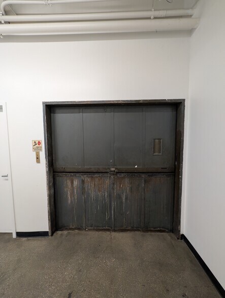 More Photos Of 1835 Dana St, Glendale Distribution For Lease