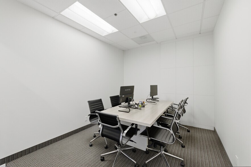 More Photos Of 2533 S Highway 101, Cardiff By The Sea Coworking Space
