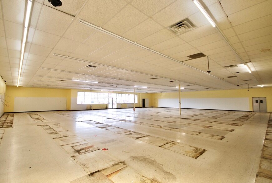 More Photos Of 220-224 N Royal St, Jackson Storefront For Sale