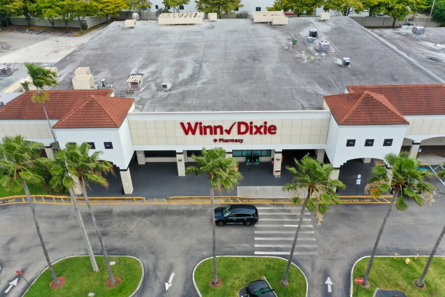 More Photos Of 20301-20695 Biscayne Blvd, Aventura General Retail For Lease