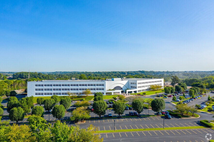 More Photos Of 100 Centerview Dr, Nashville Office For Lease