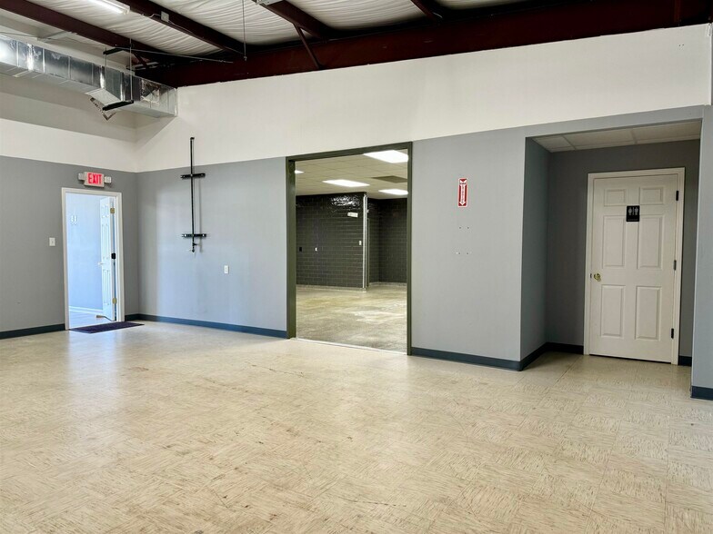 More Photos Of 78 Commerce Way, Killen Medical For Sale