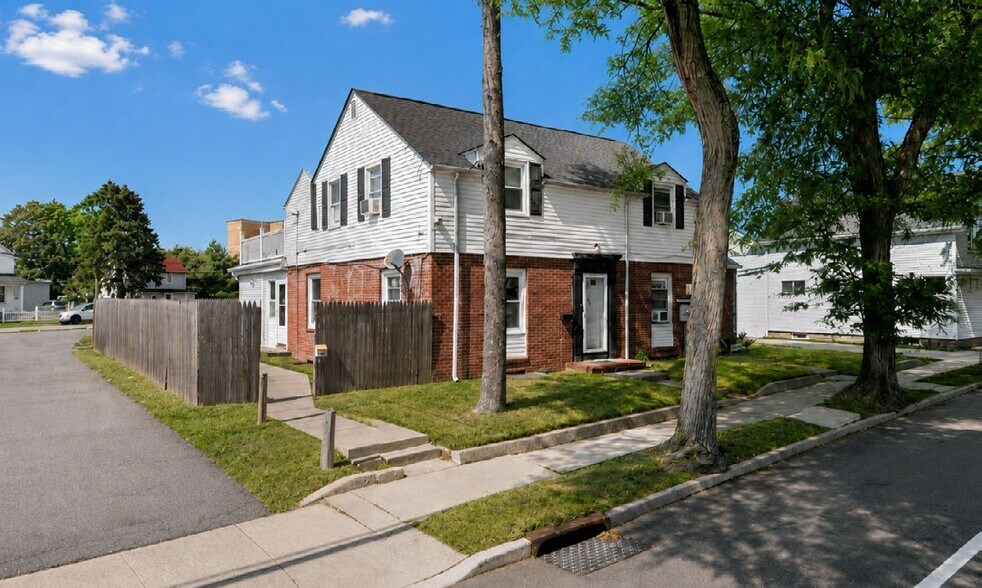 Primary Photo Of 40 W Old Country Rd, Hicksville Apartments For Sale
