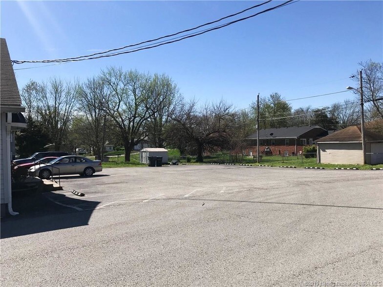 More Photos Of 1617 State St, New Albany Freestanding For Lease