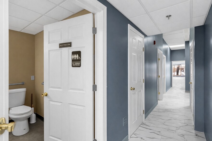 More Photos Of 464-468 Essex St @ Hampshire st, Lawrence Office For Sale