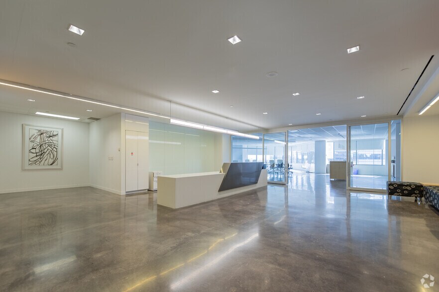 More Photos Of 125 Commerce Valley Dr W, Markham Coworking Space