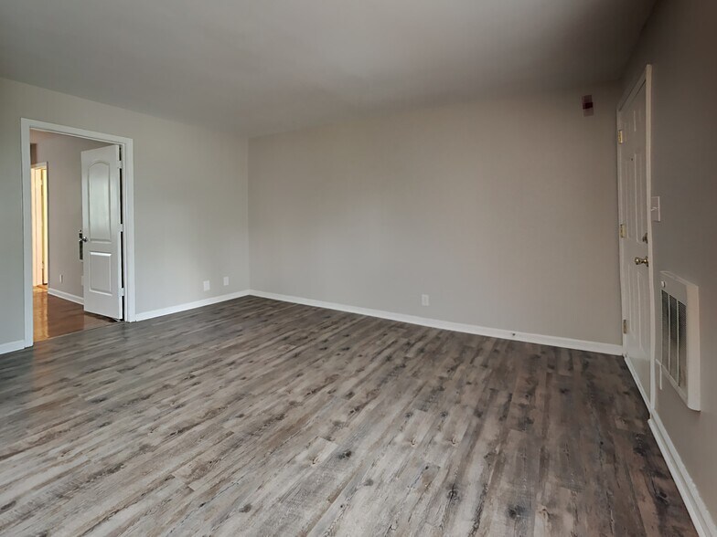 More Photos Of 5700 Leslie Ave, Nashville Apartments For Sale