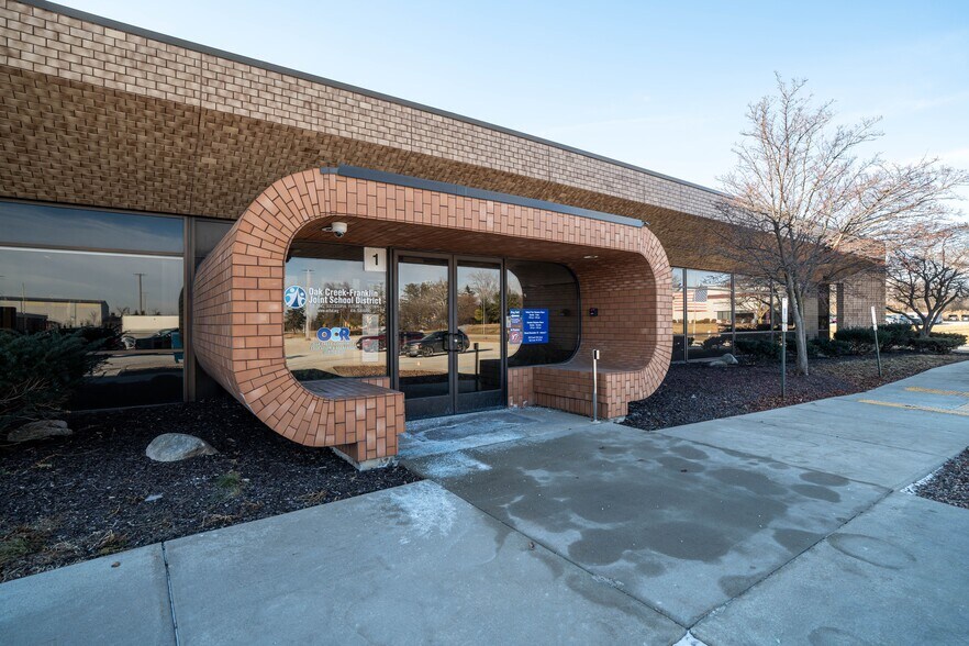 More Photos Of 7630 S 10th St, Oak Creek Office For Sale