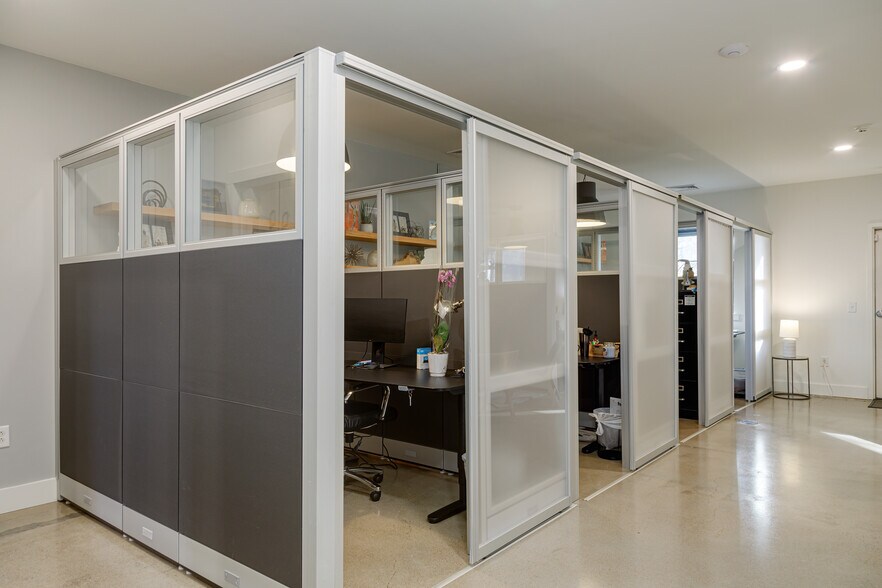 More Photos Of 400 Sugartree Ln, Franklin Office For Sale