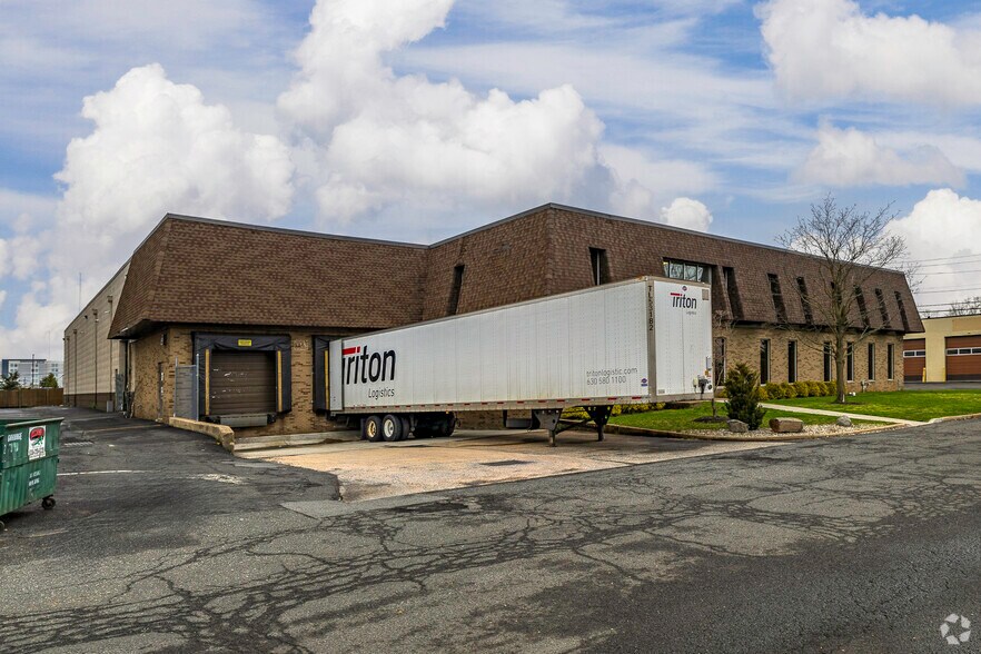 More Photos Of 310 Paterson Plank Rd, Carlstadt Manufacturing For Lease
