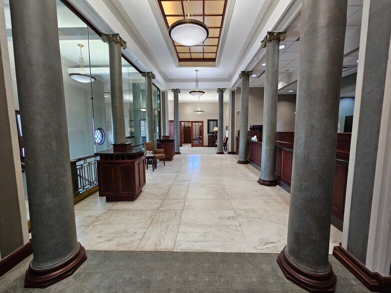 More Photos Of 708 Center Ave, Bay City Office For Sale