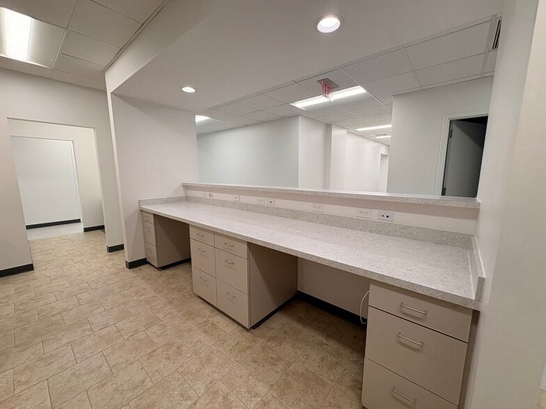 More Photos Of 105 SW Cary Pky, Cary Medical For Lease