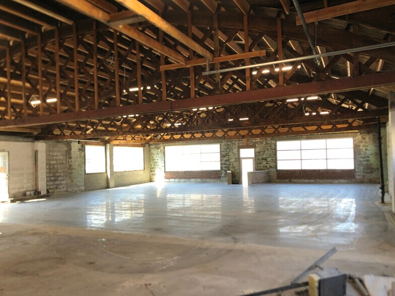 More Photos Of 219 E Buffalo St, New Buffalo General Retail For Sale