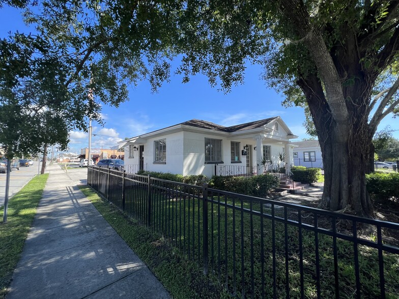 More Photos Of 2323 W Aileen St, Tampa General Retail For Lease