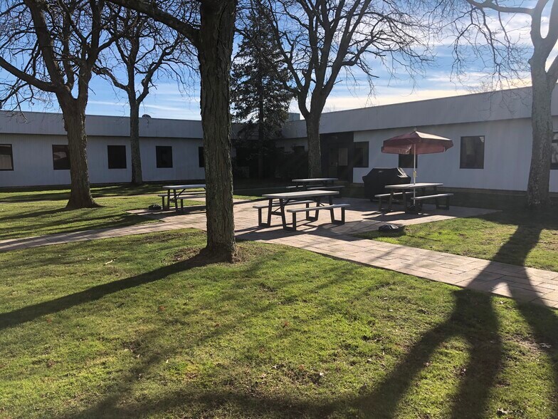 More Photos Of 15 Grumman Rd W, Bethpage Manufacturing For Lease