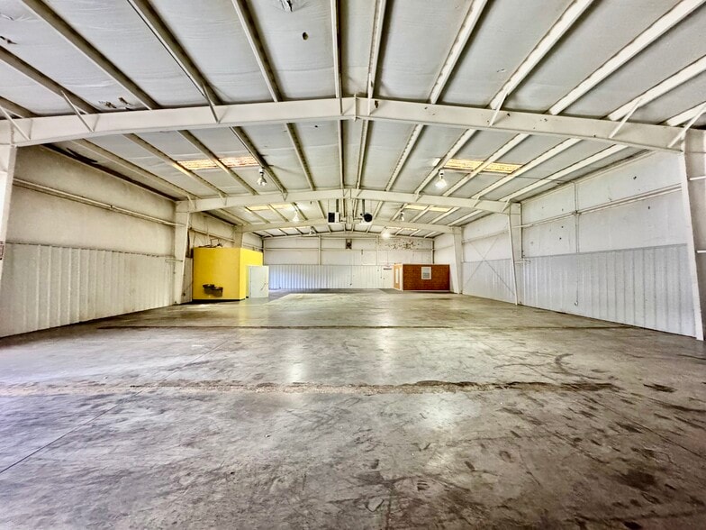 More Photos Of 3123 Cedar Park, Greensboro Warehouse For Lease