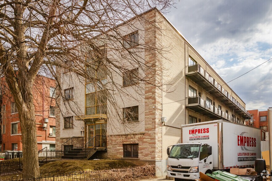 More Photos Of 4770 Av Dupuis, Montréal Apartments For Sale