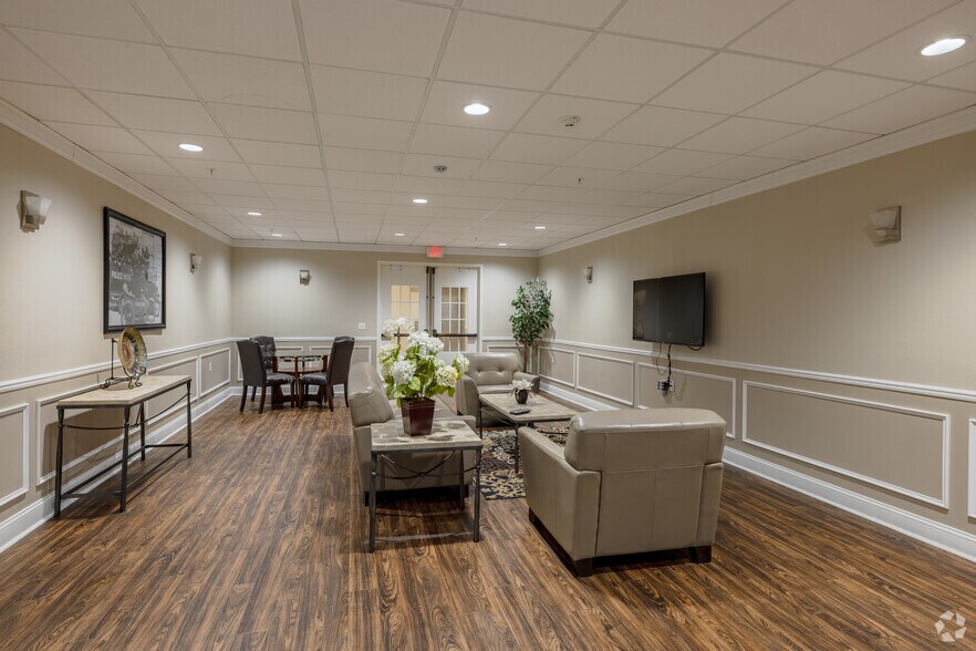 More Photos Of 107 S Washington Ave, Saginaw Apartments For Lease