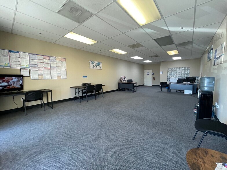 More Photos Of 3330-3336 N Texas St, Fairfield Unknown For Lease